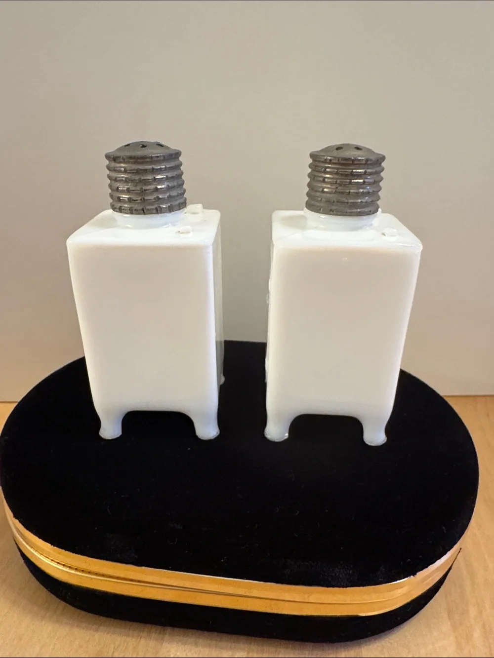 VTG milk glass salt & pepper shakers GE pattern icebox design